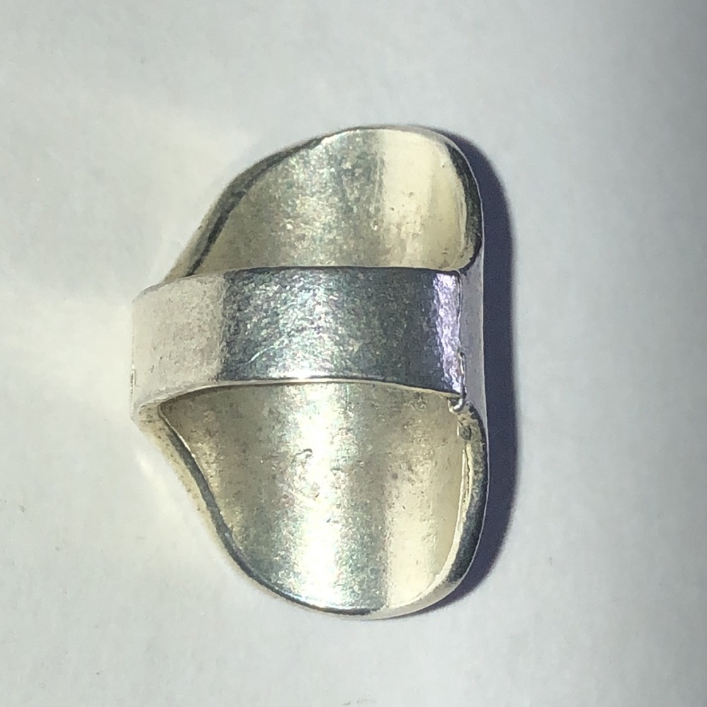 Size 4.5 Faux Turquoise Stone Silver Tone Statement Ring - Picture 5 of 6